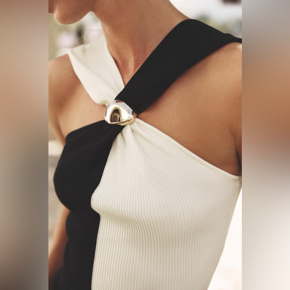 Nwt ribbed  Black and Cream Women's‎ color block Top two tone with gold hardware